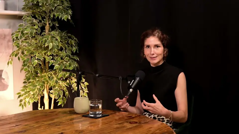 Cornelia Dewald im Gespräch im 4French-Studio